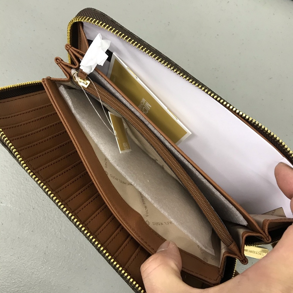 Michael  kors jet set travel large wallet - Picture 7 of 8